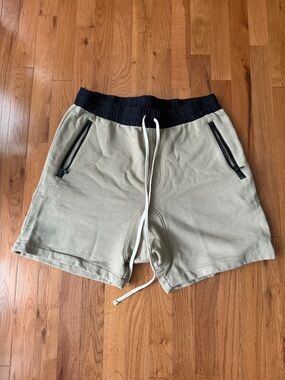 FOG Fear of God Essentials Shorts with Black Waistband in Chinchilla